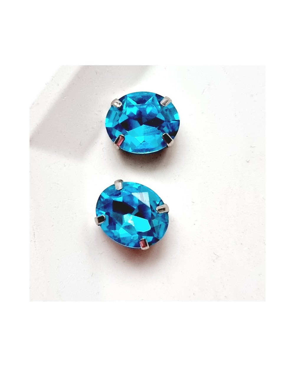 Ovalūs prisiuvami kristalai žydros sp., 12x10mm, 1 vnt.