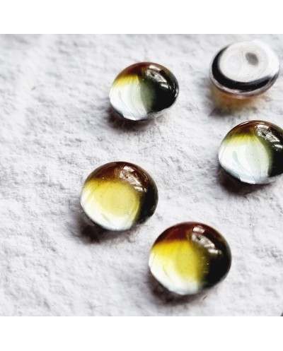 Čekiško stiklo kabošonas žalsvai  geltonas, 10 mm, 1 vnt.