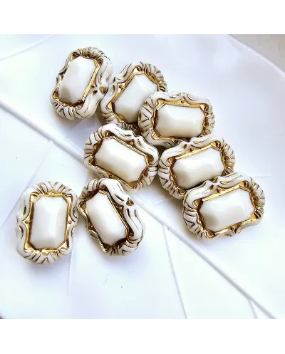 Vintažiniai balti akrilo karoliukai 17x14 mm, 4 vnt.