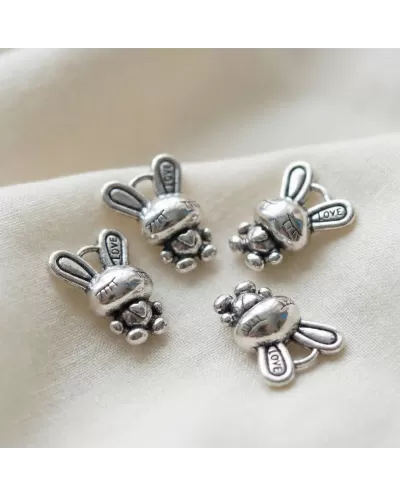 Pakabukas sidabro spalvos, kiškis 16x13mm, 1 vnt.