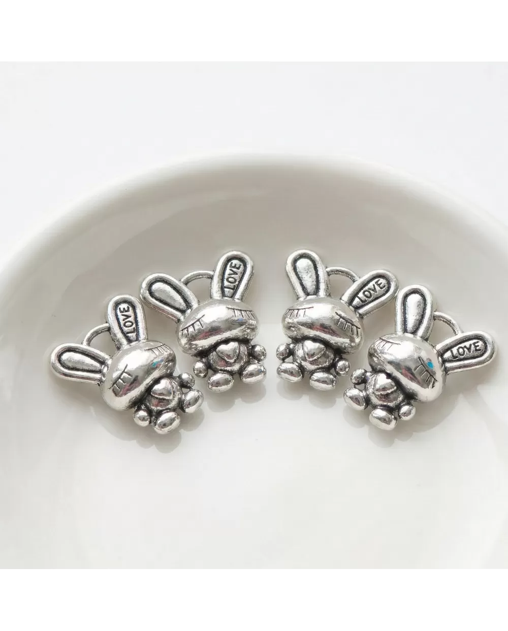 Pakabukas sidabro spalvos, kiškis 16x13mm, 1 vnt.